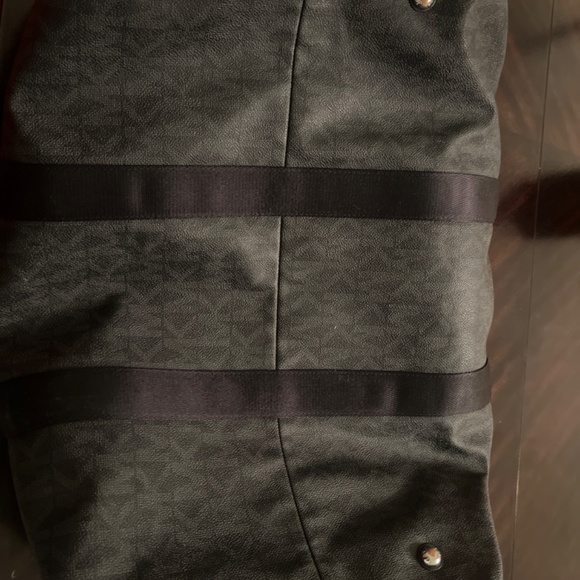 Michael Kors Duffe Bag - Picture 3 of 4